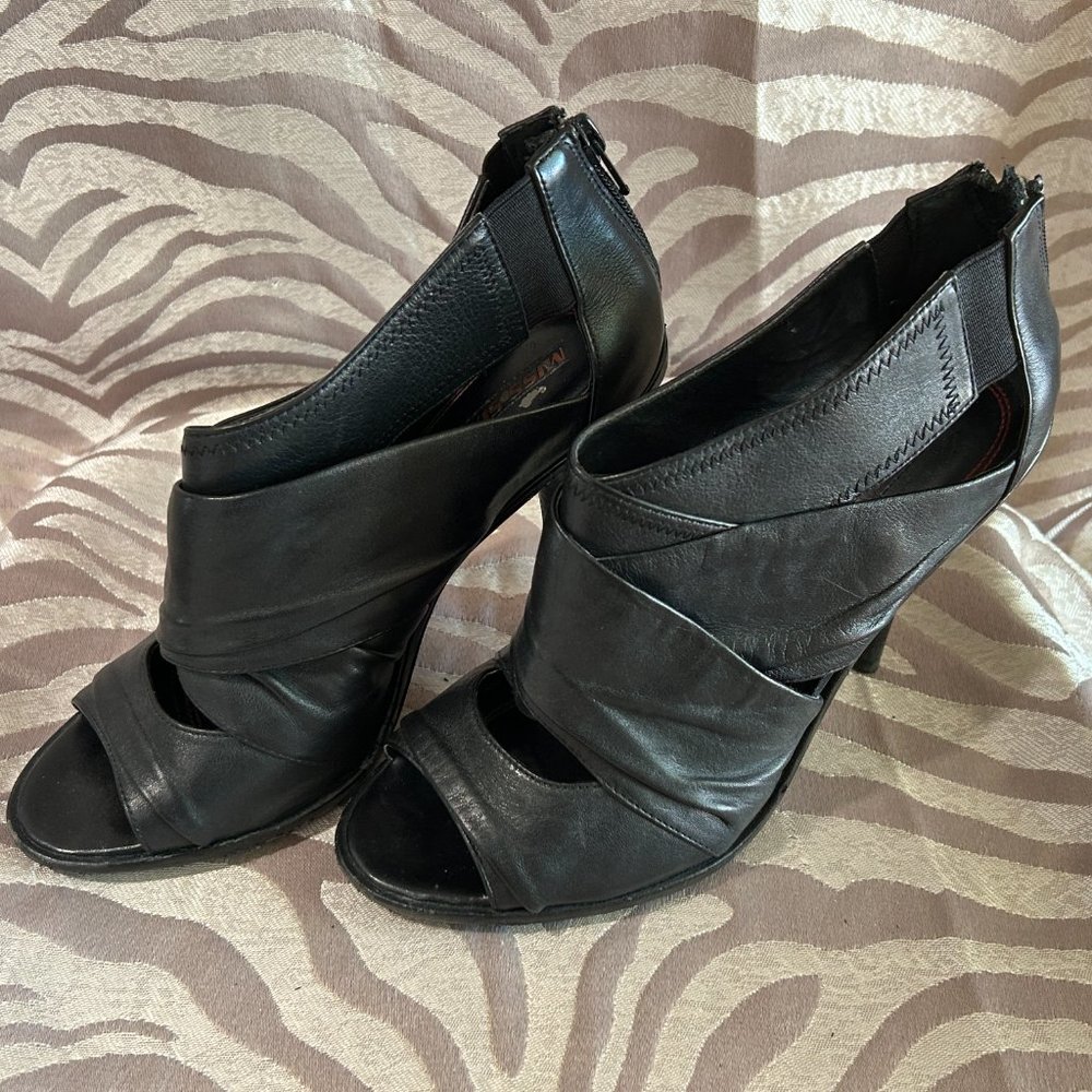 Leather Peep Toe Shootie